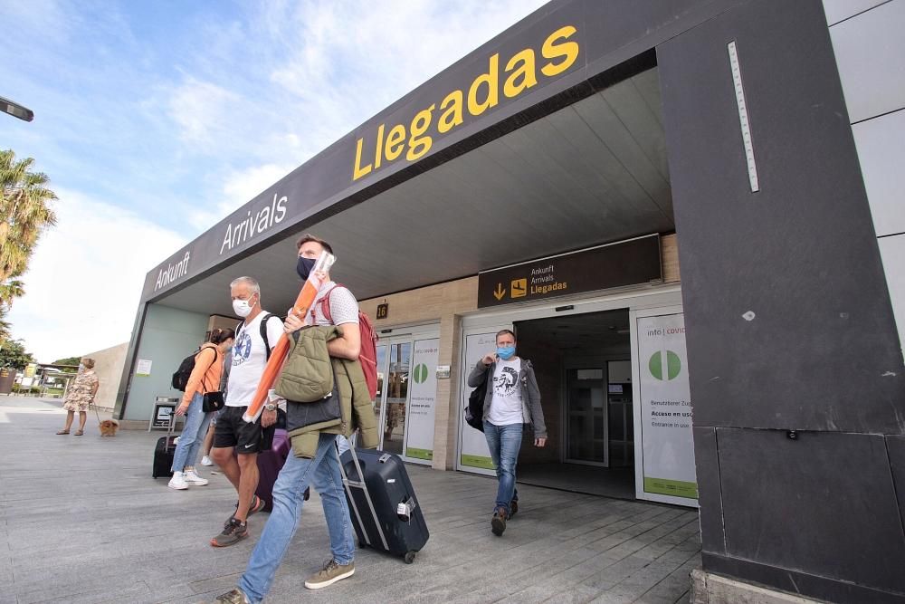 Llegada de turistas procedentes de Alemania a Tenerife Sur.