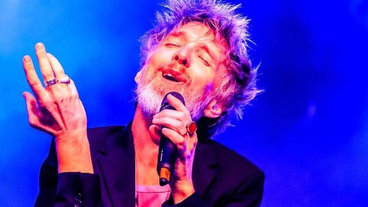 Shuarma, sobre el escenario en un recital, en una imagen colgada en sus redes.