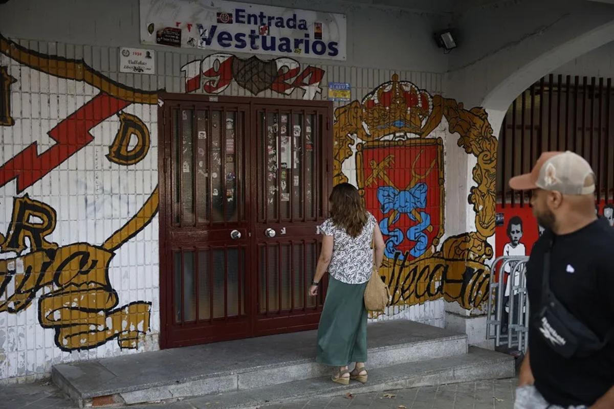 La entrada a los vestuarios de Vallecas