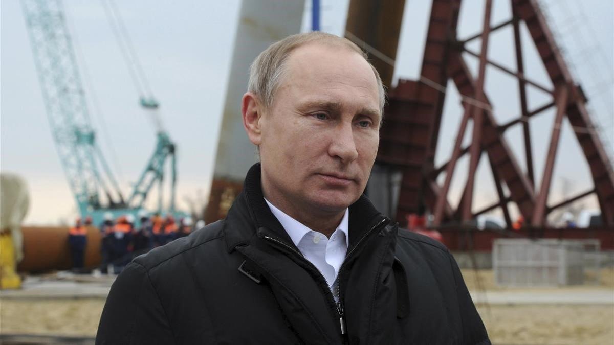 russian president vladimir putin via a video link estrecho de kerch