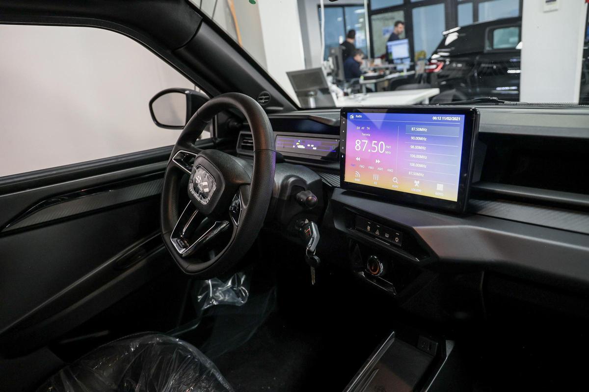 El interior incorpora elementos inéditos en la categoría, como la dirección asistida, aire acondicionado o asiento calefactable para el conductor