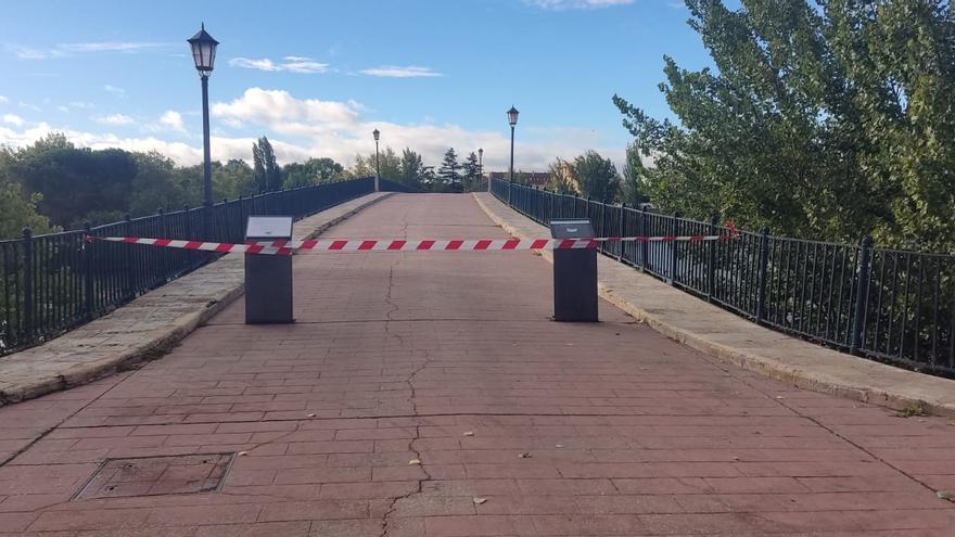 El Puente de Piedra de Zamora ya está cerrado al tráfico, dos días después de lo previsto