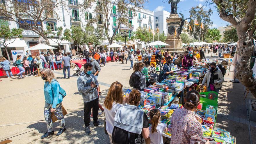 Firmas de libros y cuentacuentos en Vara de Rey para celebrar Sant Jordi