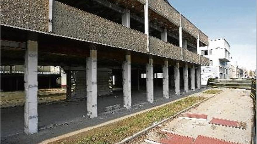 Una de les naus abandonades de la carretera de Barcelona, en una imatge d&#039;arxiu.