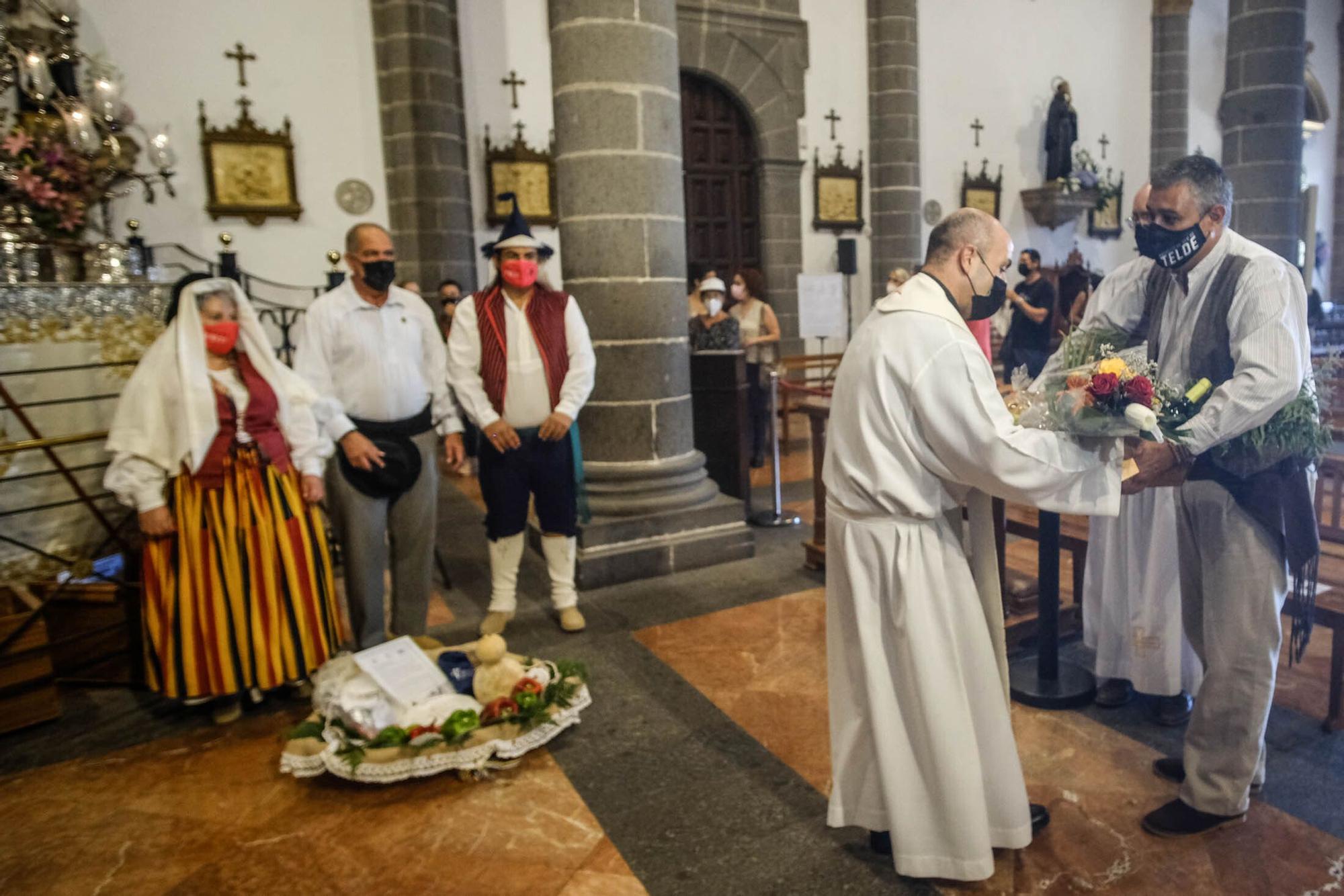 Ofrenda simbólica de los ayuntamientos de Gran Canaria a la Virgen del Pino (07/09/2021)