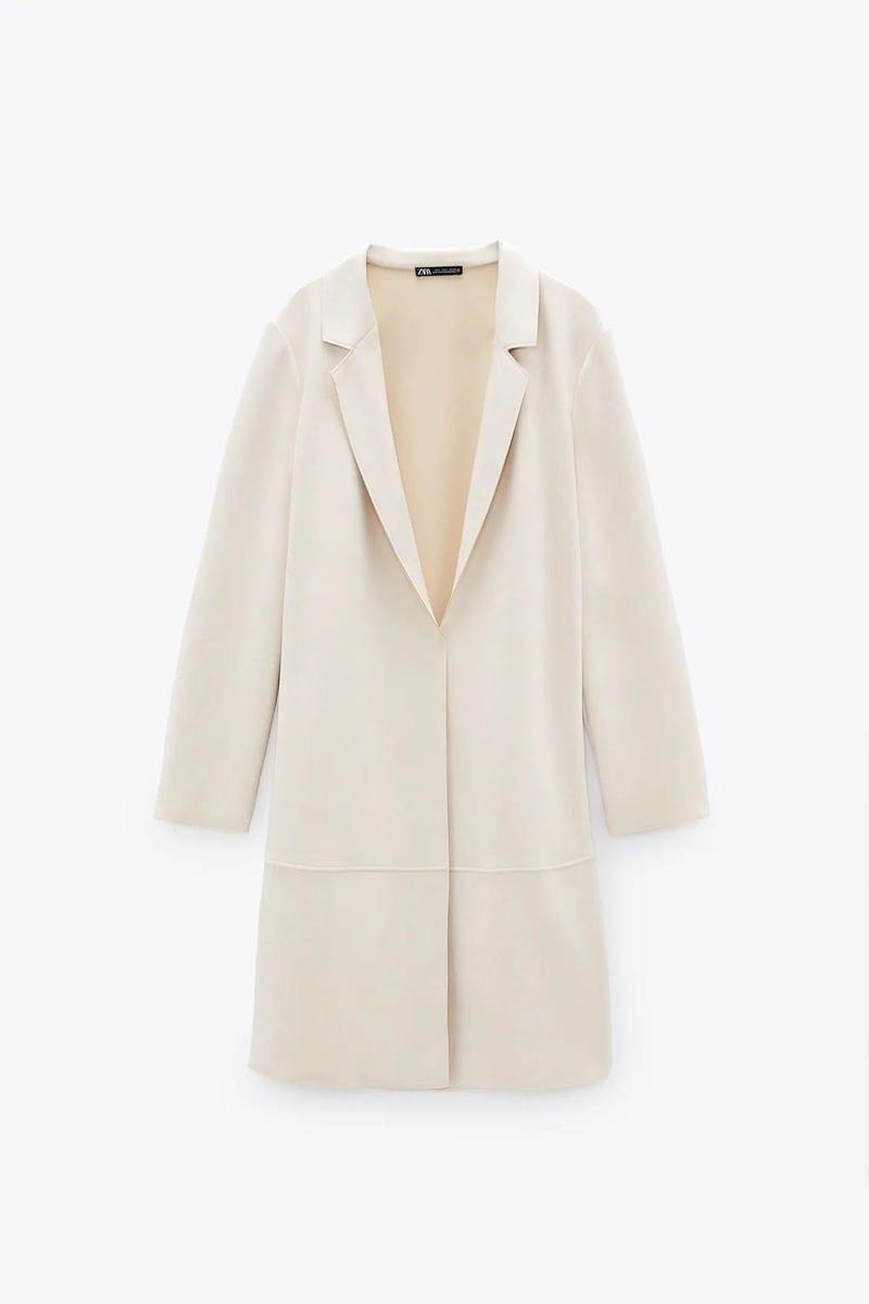 Abrigo efecto ante, de Zara (19,99 euros)