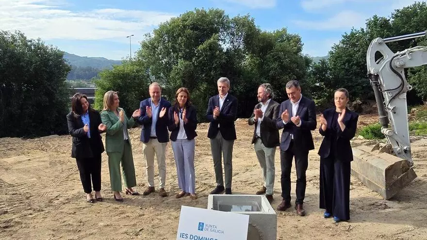 Colocación de la primera piedra del futuro IES Domingo Villar