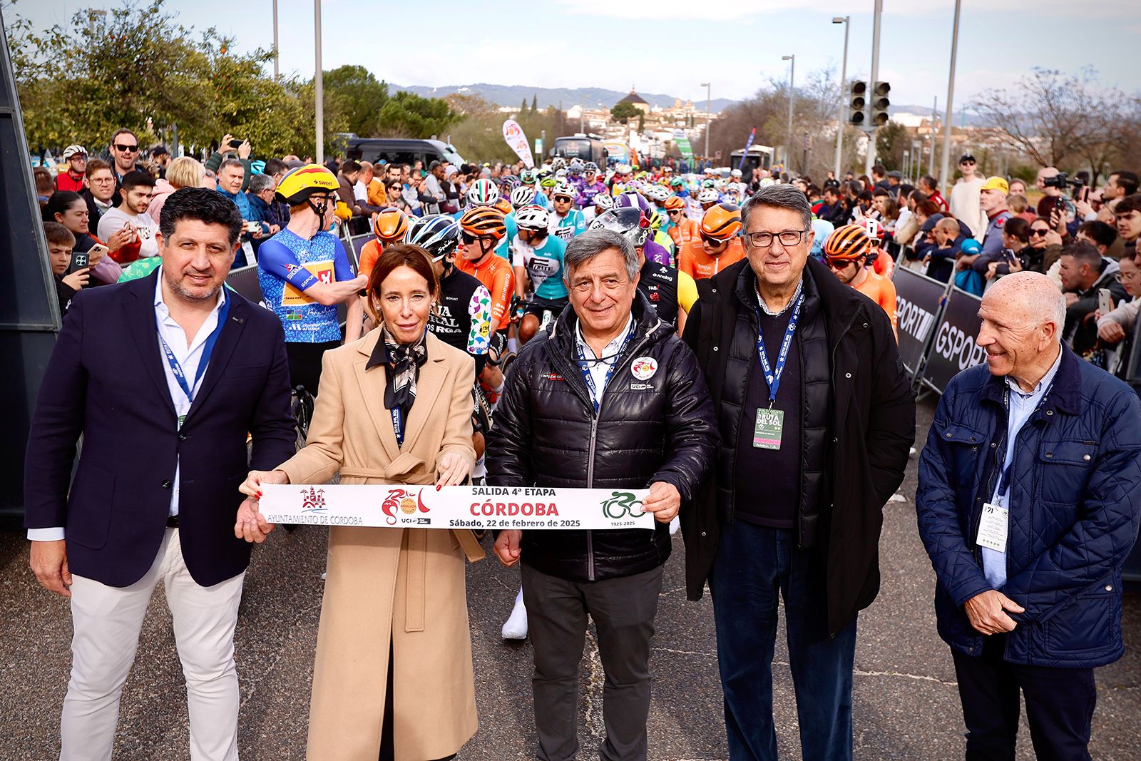 La salida de la etapa de Córdoba de la Vuelta a Andalucía en imágenes