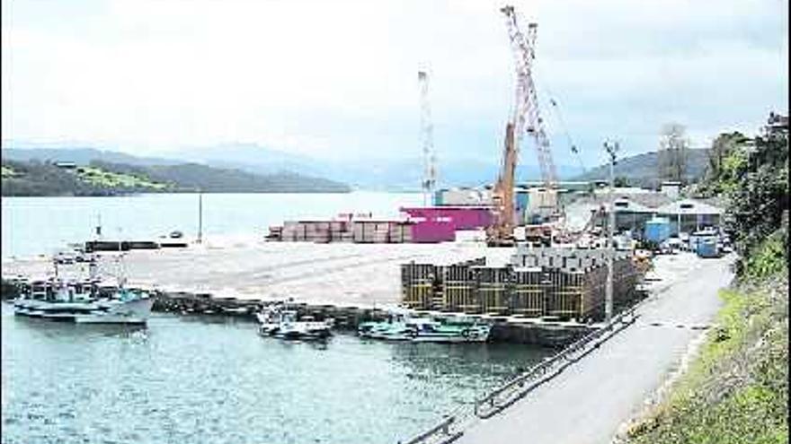 Vista de la ría del Eo y del puerto de Ribadeo, donde se pretende llevar a cabo el proyecto.