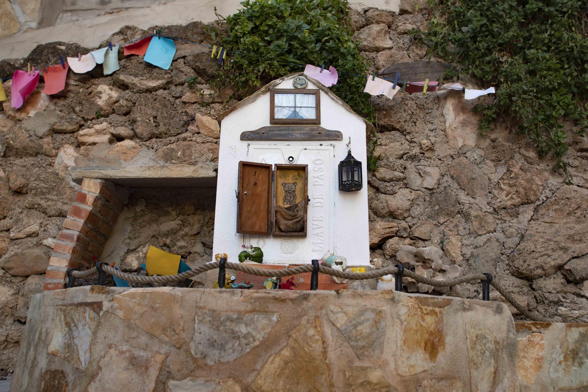 Nuevo ataque vandálico a la casa del ratoncito Pérez en Navarrés -  Levante-EMV