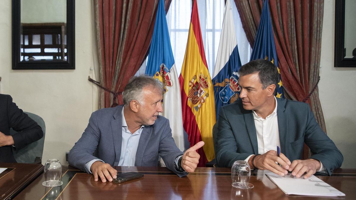 Ángel Víctor Torres y Pedro Sánchez en La Palma.