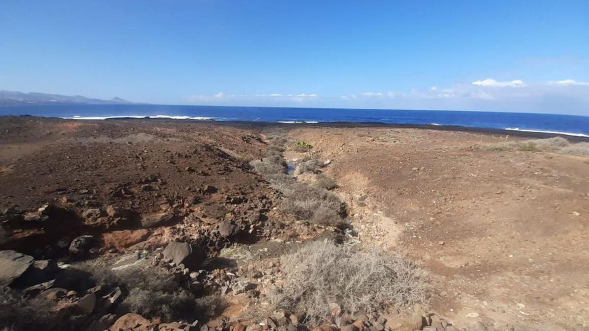 Vertidos en el Paisaje Protegido de La Isleta. | | LOS VERDES