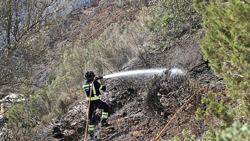 Alarma por un nuevo incendio en un torrente de Sant Josep