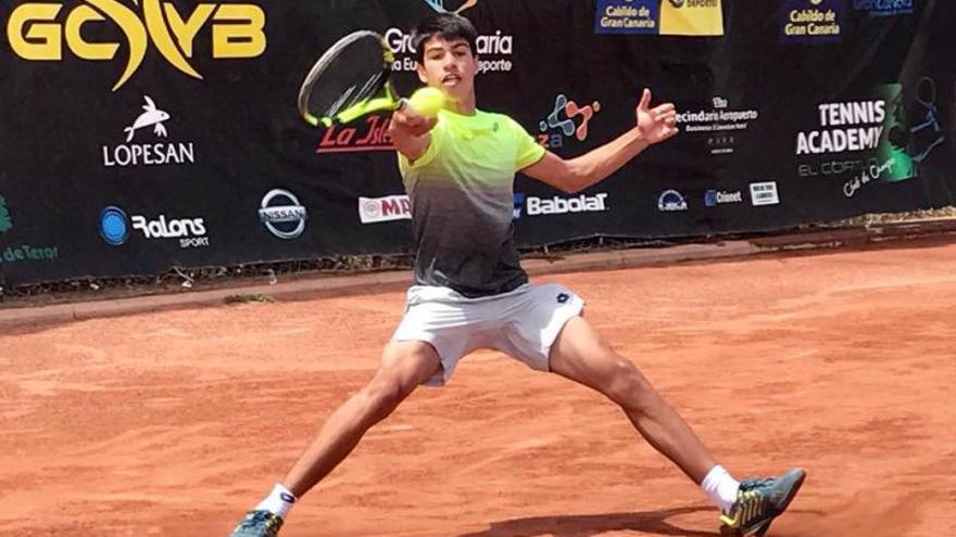 Carlos Alcaraz, actual número uno del mundo, durante su participación en la Gran Canaria Yellow Bowl de 2017.