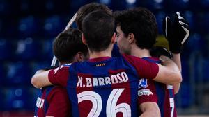 Los jugadores del Barça celebran uno de sus goles al Deportivo Liceo