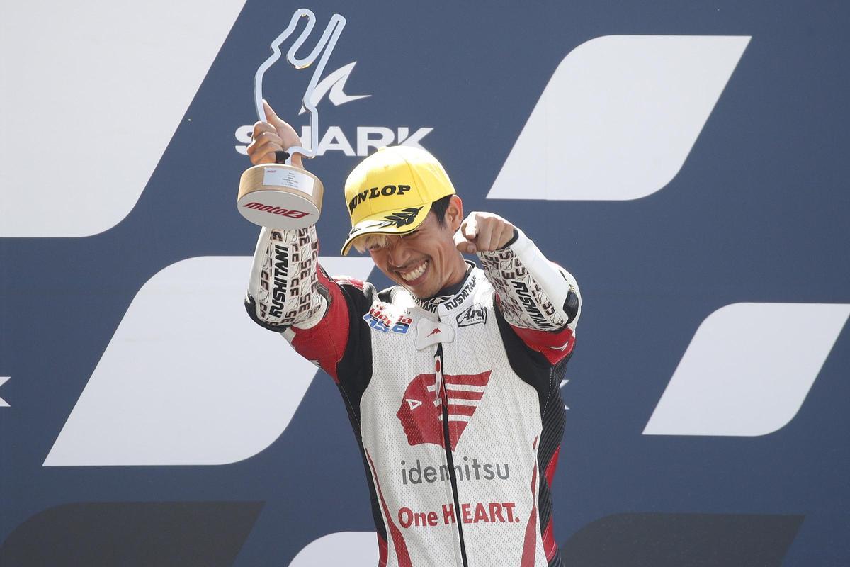 Somkiat Chantra, en el podio de la categoría de Moto2 durante el GP de Francia de 2022