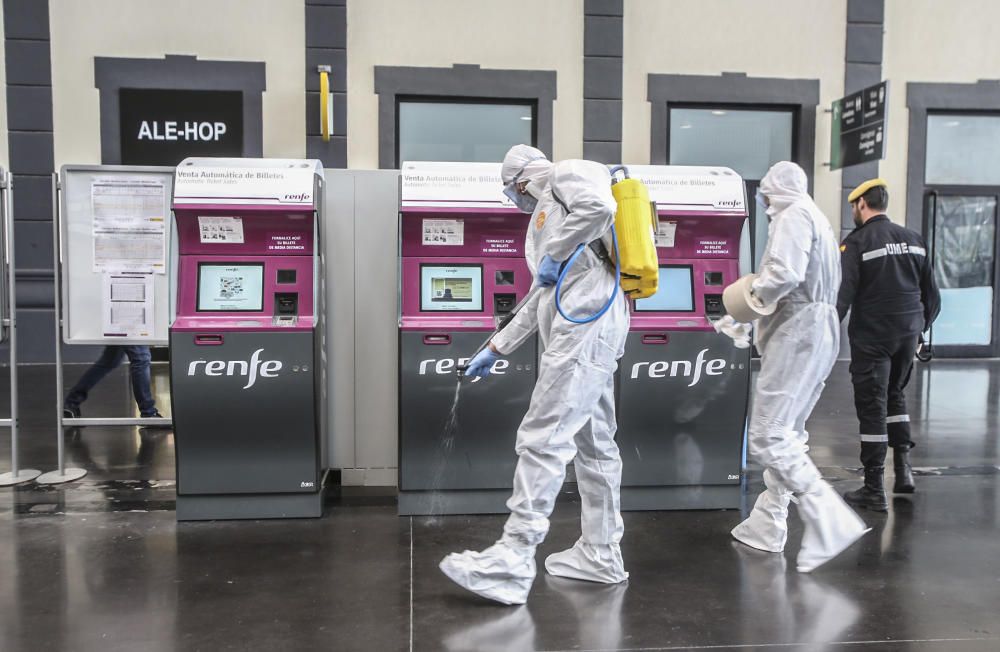 Trabajos de la UME en la Estacion de Renfe, Luceros y Hospital General de Alicante