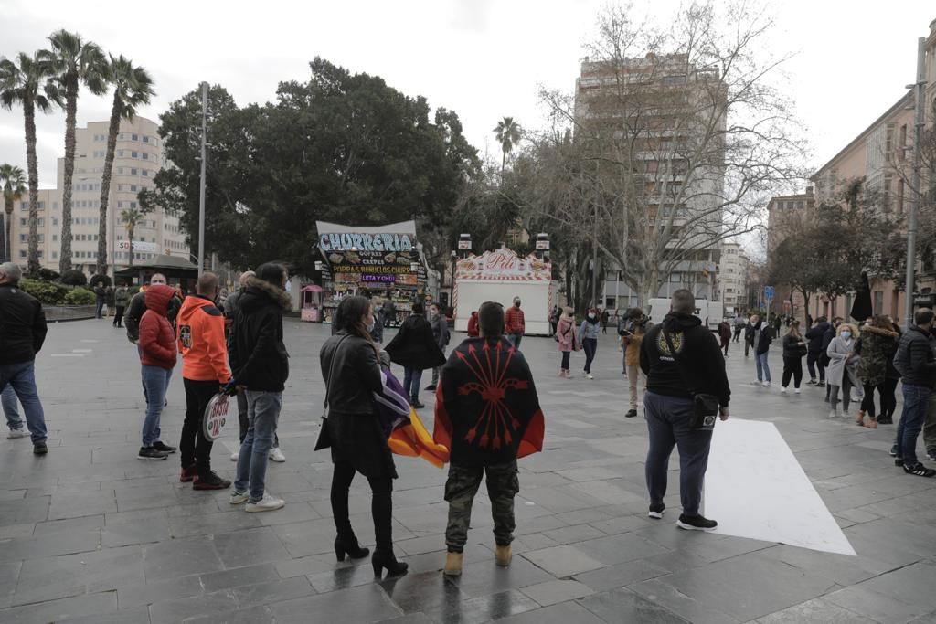 Cerca de cien personas participan en la manifestación de la Resistencia Balear