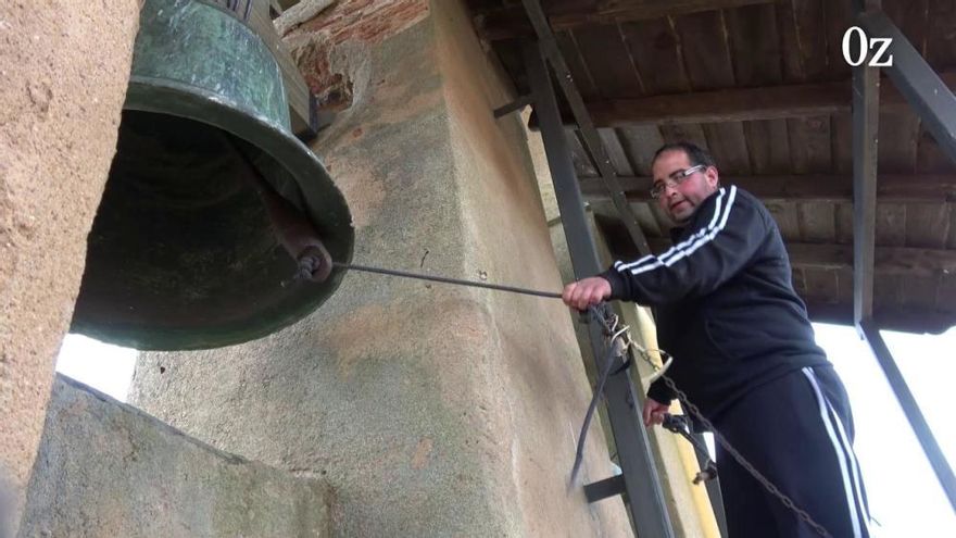 Repique de campanas en la iglesia de Cerecinos del Carrizal