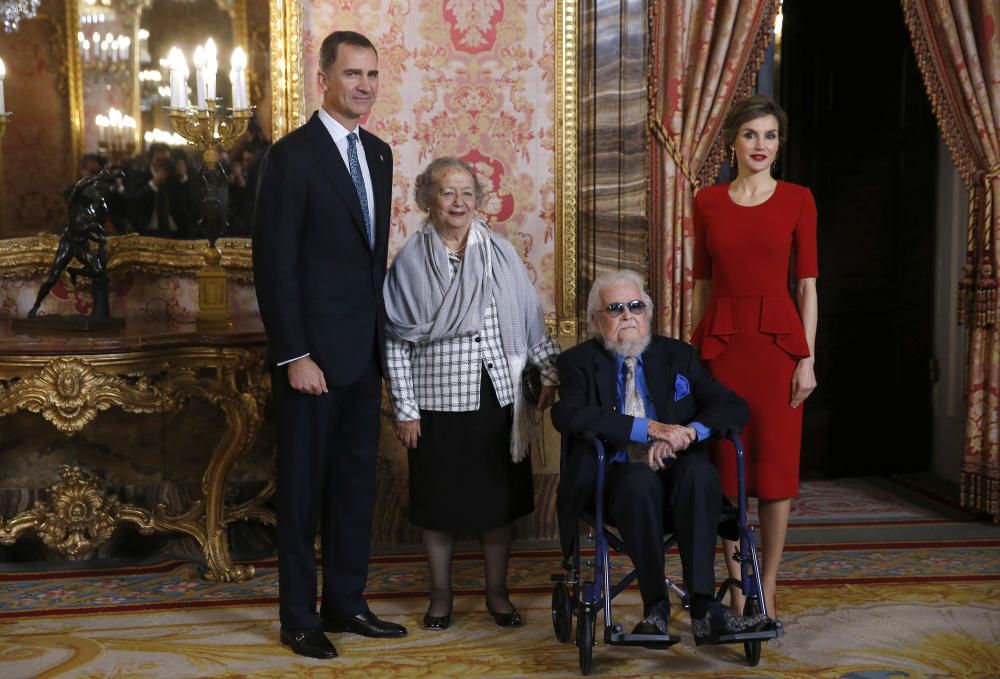 REYES OFRECEN ALMUERZO A FERNANDO DEL PASO