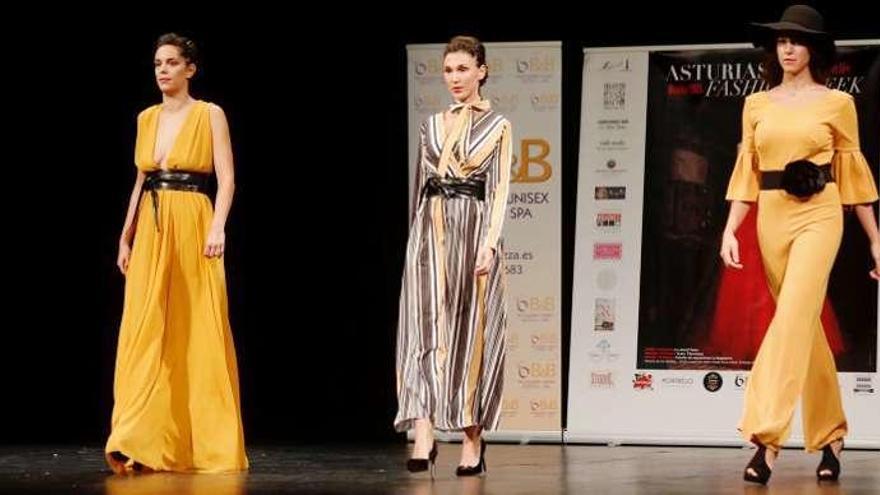 Un instante del desfile de la Asturias Fashion Week, ayer, en el teatro Filarmónica.