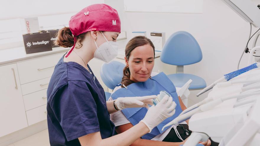 La revolución estética dental en Ibiza: más allá de las carillas