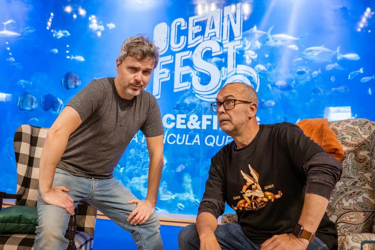 Juan Gómez-Jurado y Arturo Gomnzález-Campos en el Oceanogràfic.