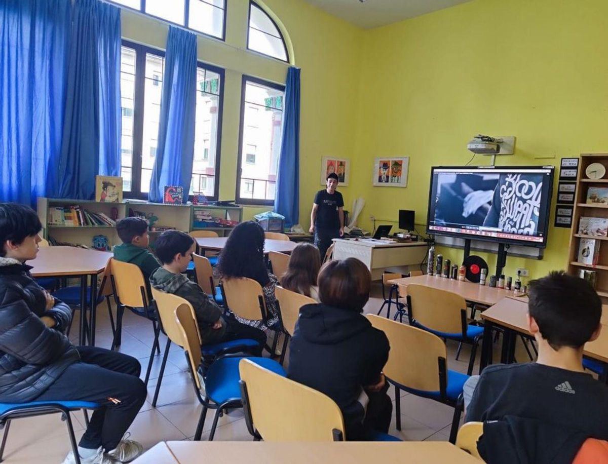 Los participantes en el taller, en un aula durante la parte teórica. | D. O.