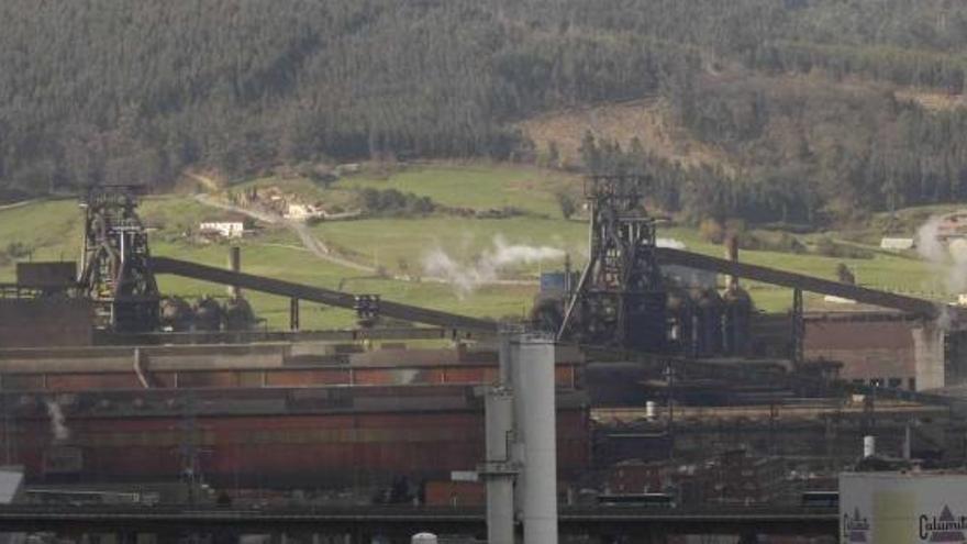 Los dos hornos altos de Arcelor-Mittal en Veriña.