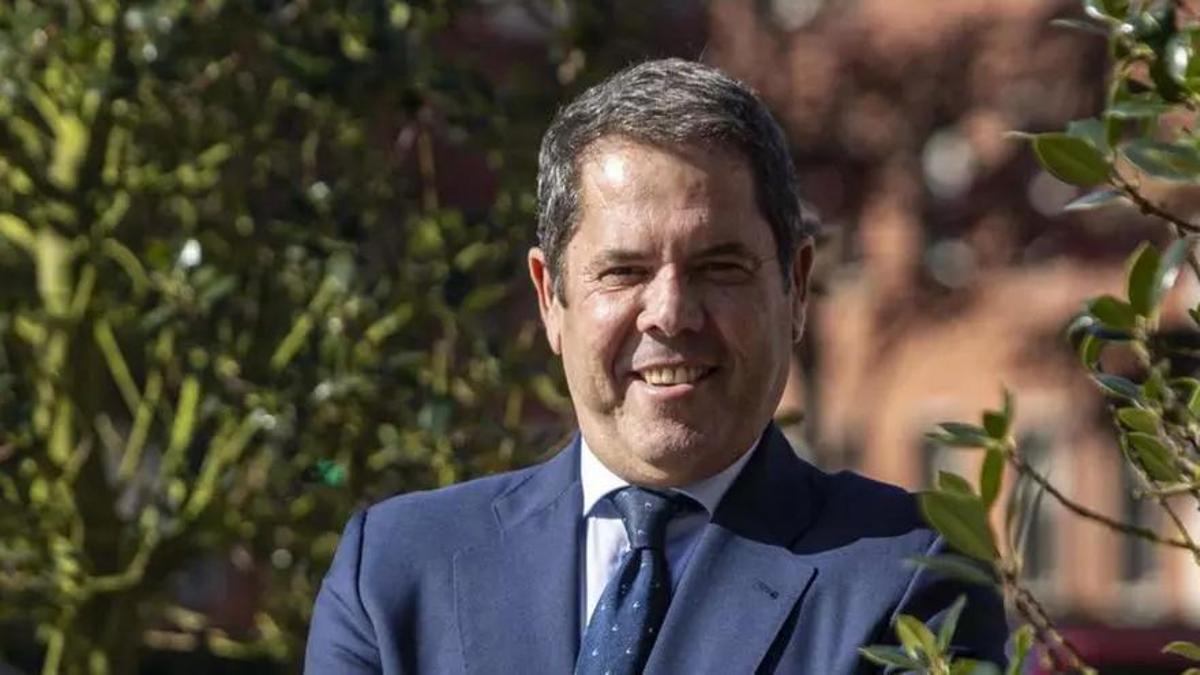 Gerardo Cuerva, en la plaza del Fresno, en Oviedo.
