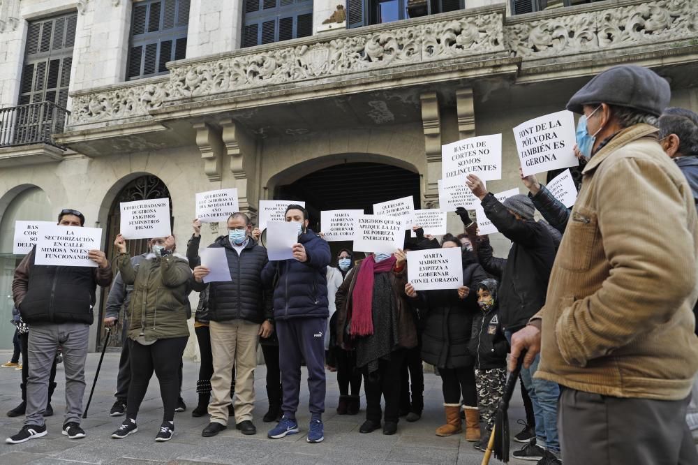 Protesta dels veïns del barri de Font de la Pólvora de Girona pels talls de llum