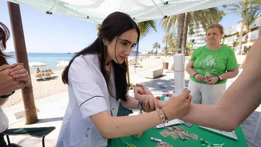 Ayudar a los enfermos de cáncer de Ibiza y Formentera: para eso te pedirán dinero este jueves los voluntarios de la Asociación Española Contra el Cáncer