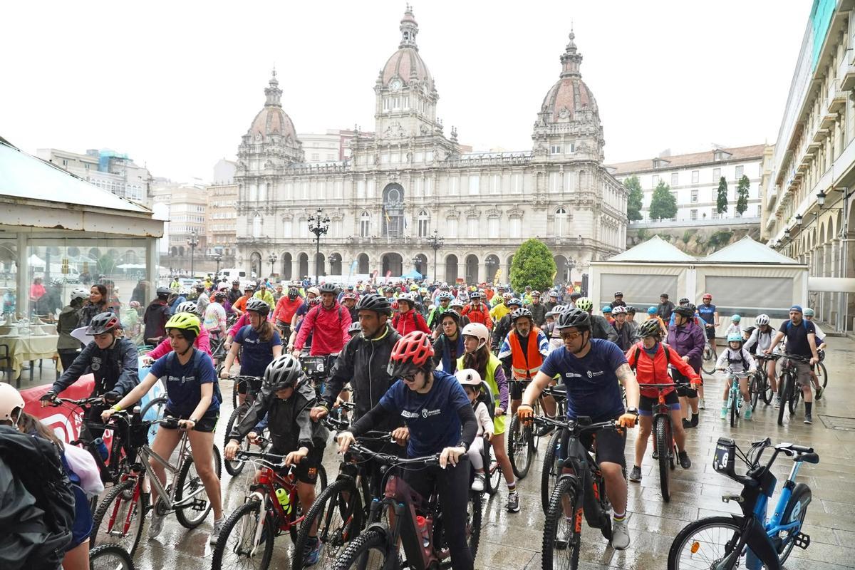 Día de la Bicicleta en A Coruña pasado por agua Día de la Bicicleta en A Coruña pasado por agua