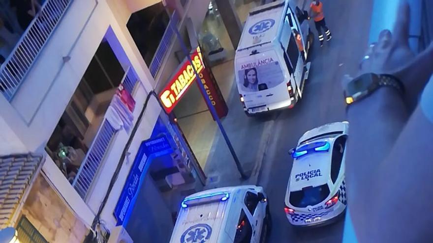 Ambulancias que recogieron en el hotel a los jóvenes cordobeses.el de Mallorca en confinamiento
