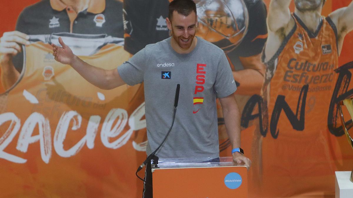 Víctor Claver cambia de dorsal en su regreso a La Fonteta