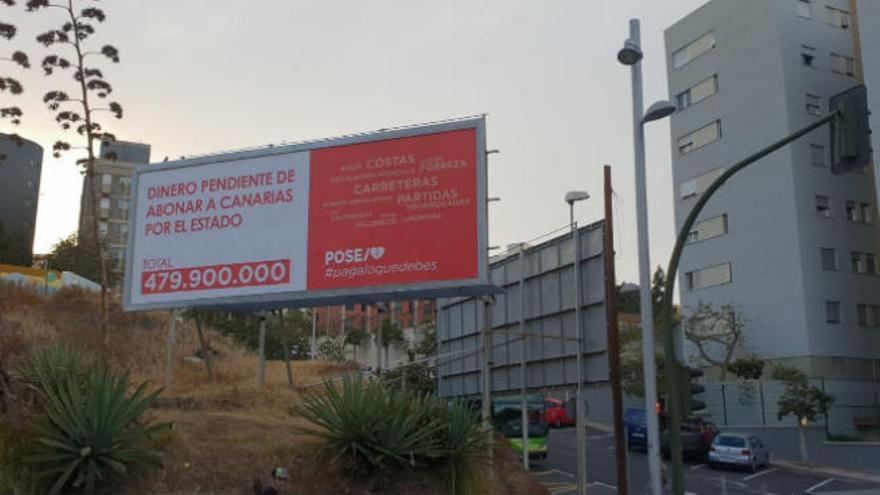 La valla que recibe a Pedro Sánchez en su mitín en Santa Cruz de Tenerife.