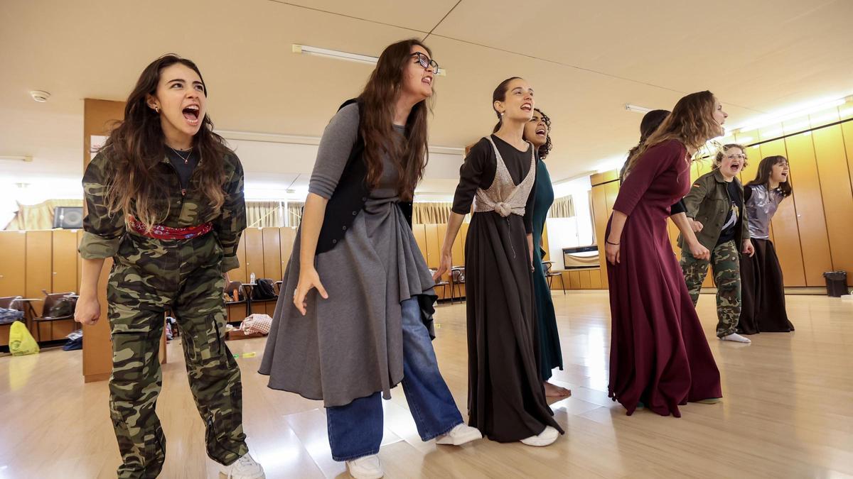Ensayo de la obra de teatro "Lisístrata. Occupy Acrópolis" en el Aula de Teatro de la UA