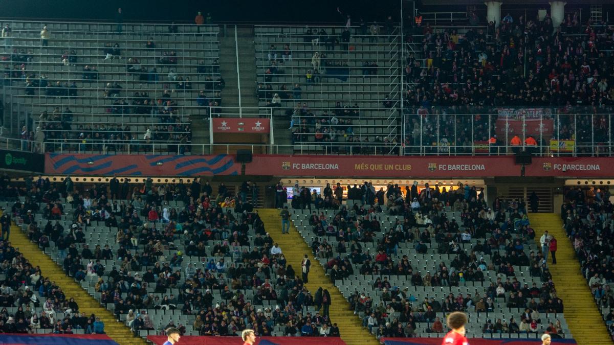 Montjuïc registró su peor entrada con la visita del Atlético ya que solo asistieron 34.568 espectadores.