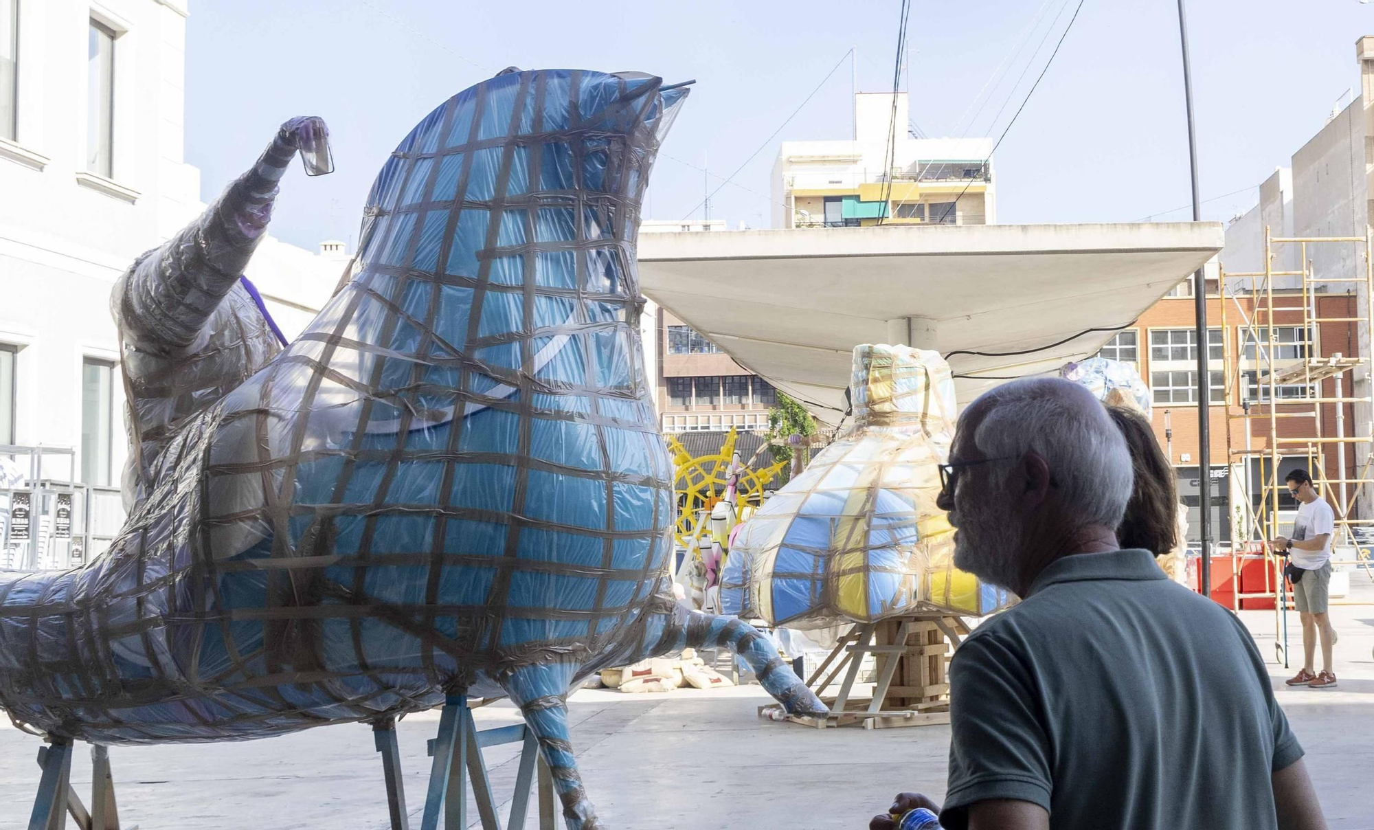 Las hogueras de Especial arrancan su plantà en Alicante
