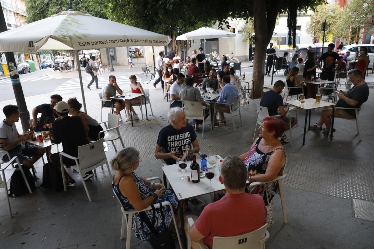 Terrazas en el barrio de Russafa