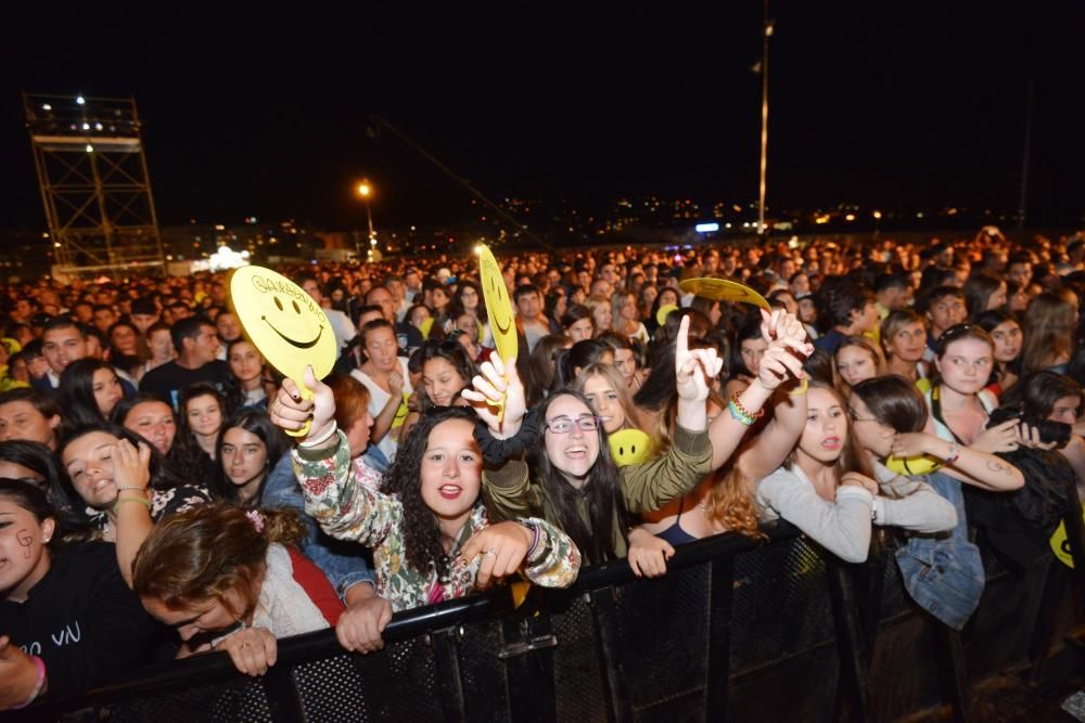 La Orquesta Panorama cita en Sanxenxo a miles de personas en una gala solidaria que contó con artistas como Gemeliers, Edurne, Luis Fonsi, Diego Martín y Guillermo Castro