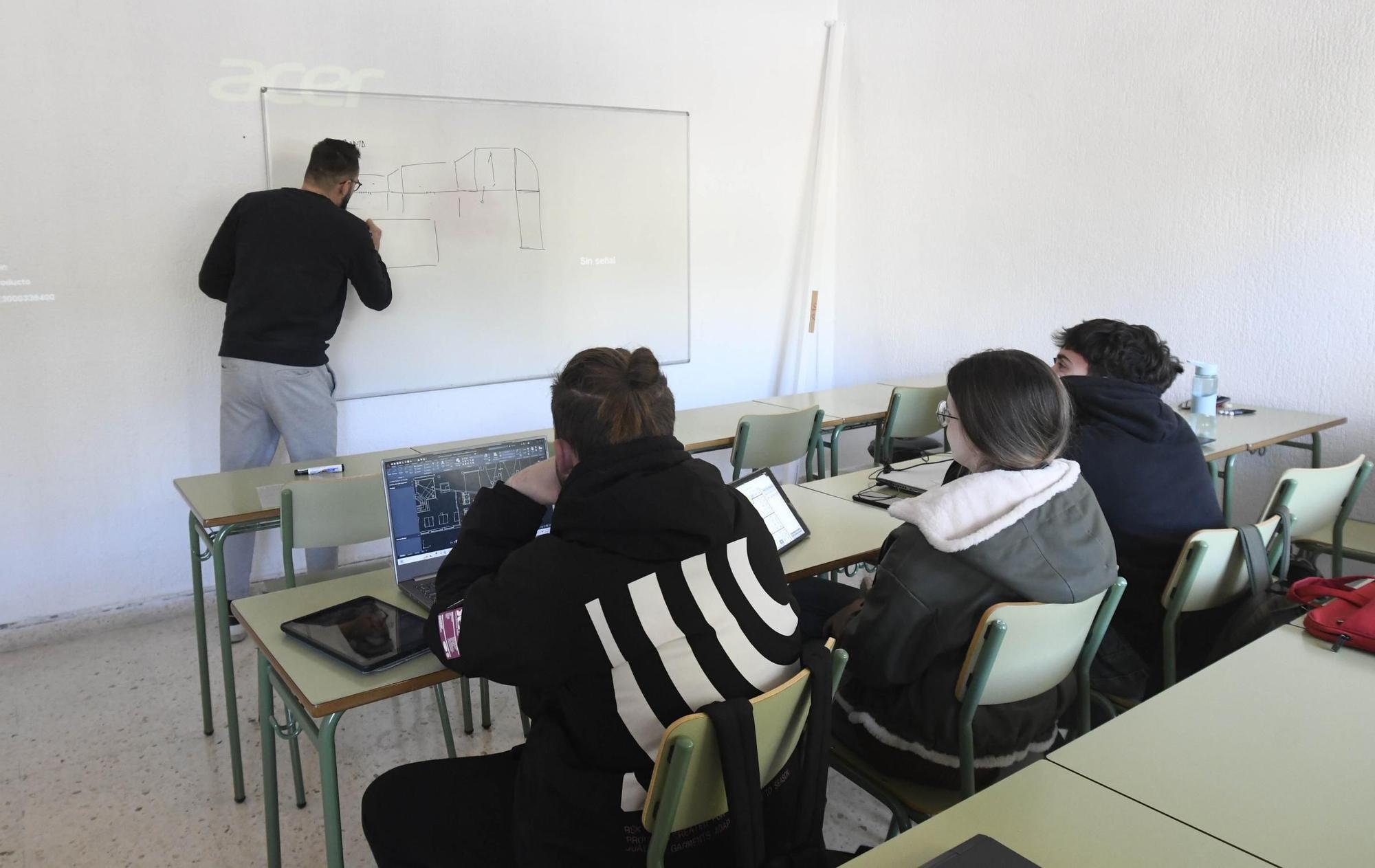 Así lucen las clases de la Escuela Superior de Diseño de la Región en la Facultad de Medicina de la UMU