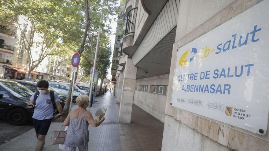 Entrada del centro de salud Arquitecte Bennàssar de Palma.