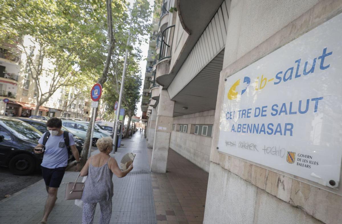 Entrada del centro de salud Arquitecte Bennàssar de Palma.