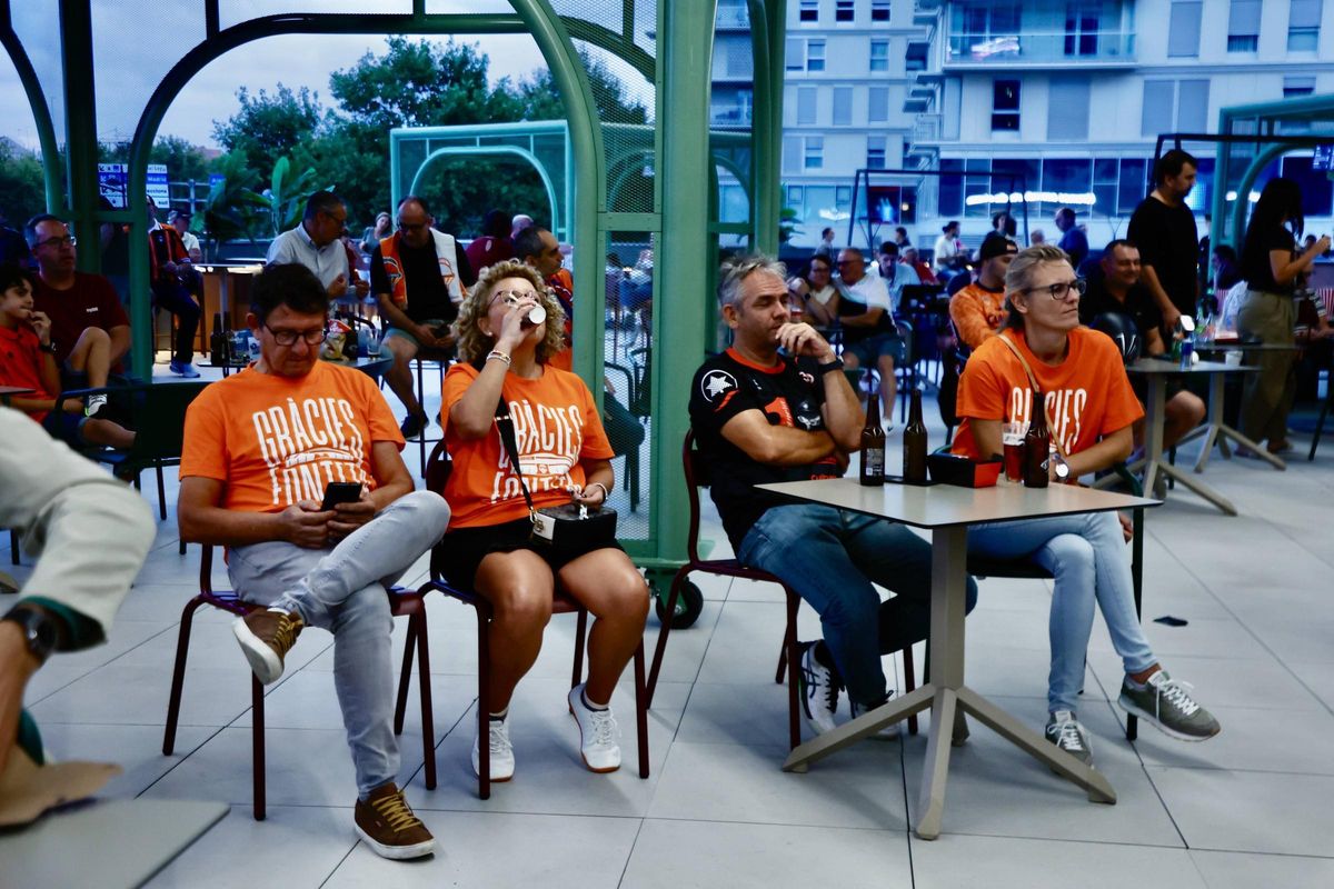 Los aficionados, pendientes de su equipo