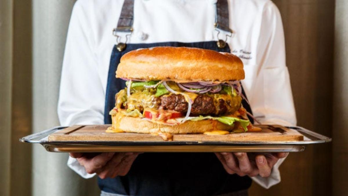 Burger gigante Grand Hyatt Tokio