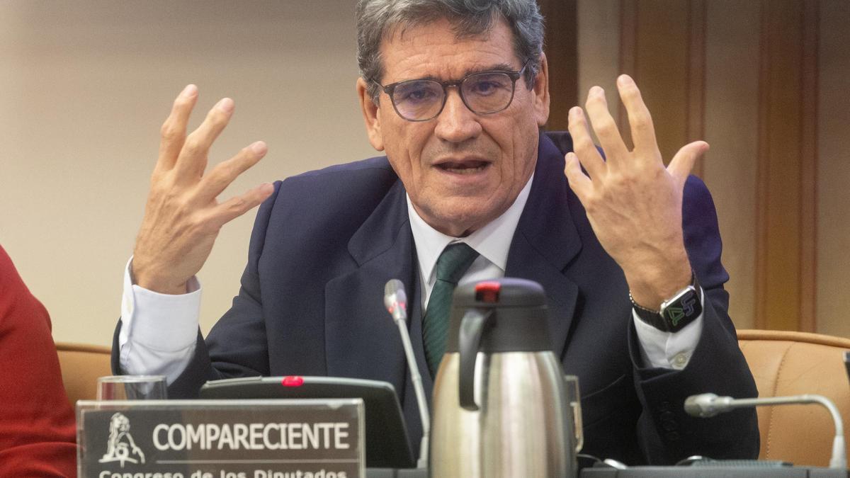 El gobernador del Banco de España, José Luis Escrivá, comparece en la Comisión de Economía, Comercio y Transformación Digital, en el Congreso de los Diputados, a 21 de noviembre de 2024, en Madrid (España).