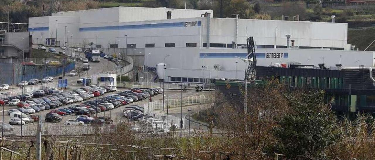 Vista exterior del centro de Benteler Automotive Vigo en el parque logístico de Valladares. // Ricardo Grobas