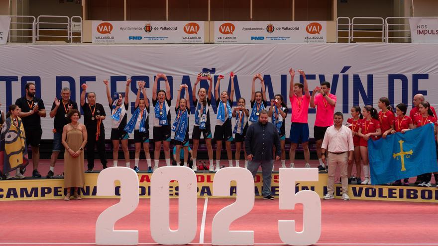 Un colegio de Oviedo, campeón de España alevín femenino de voleibol en Valladolid