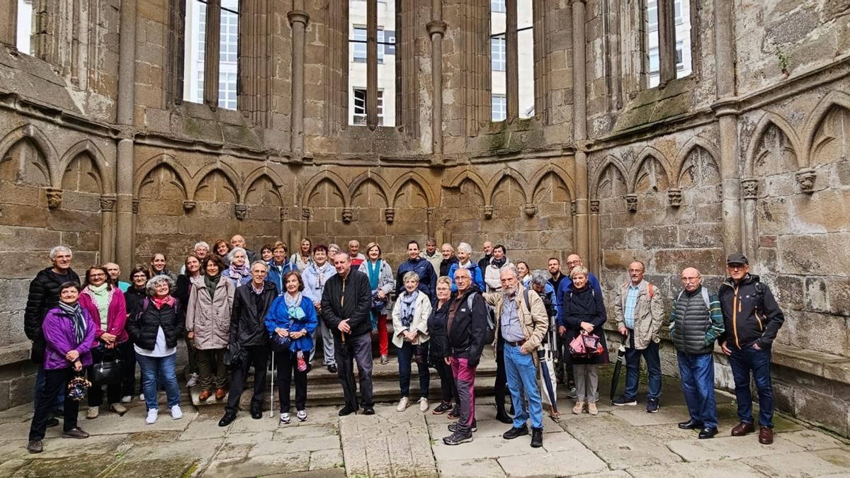 El concierto improvisado e itinerante de una coral navarra durante su excursión a Galicia.